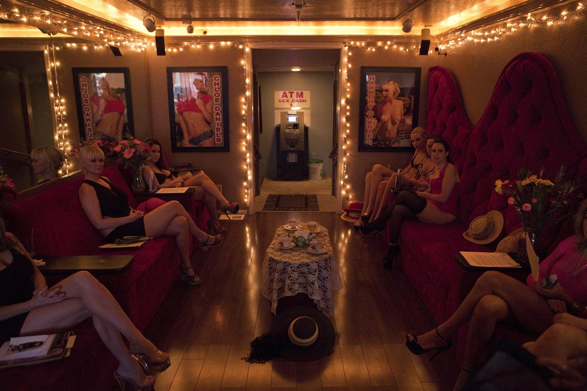 151014-love-ranch-inside-1126a_fdd2b526cbd6a2d61410ccc44de57ed1.nbcnews-fp-1200-800.jpg